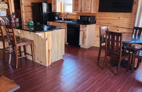 Scranton Cabin | Cozy Cabin off the Arkansas River w/Hot Tub!