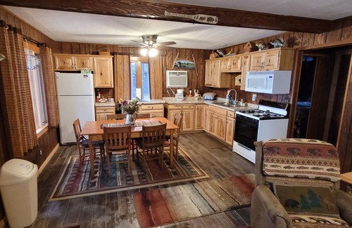 Stone Lake Cabin | Cozy cabin on class A Musky Lake - Lake Big Sissabagama - Pet Friendly