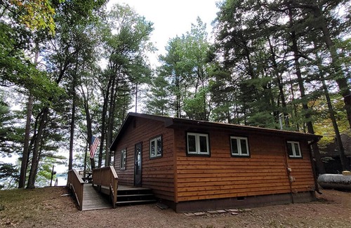 Stone Lake Cabin | Cozy cabin on class A Musky Lake - Lake Big Sissabagama - Pet Friendly