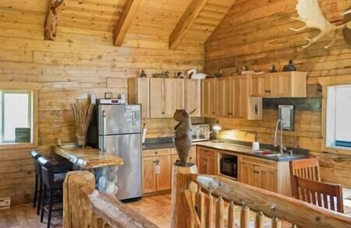 Alexandria House | Cozy Cabin on Maple Lake