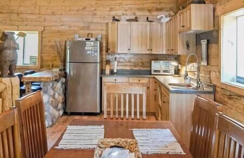 Alexandria House | Cozy Cabin on Maple Lake