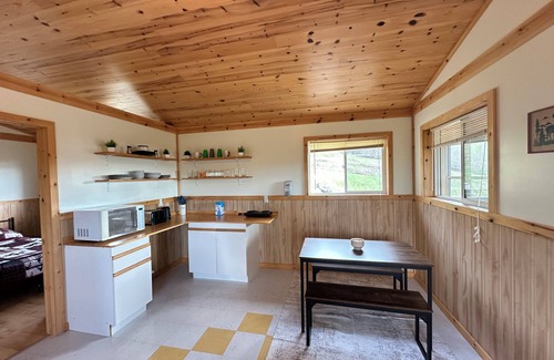 Neebing Cabin | Cozy cabin overlooking Lake Superior.