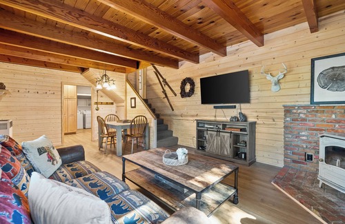 Fawnskin Cabin | Cozy Cabin, Perferct for Families & Nature Lovers