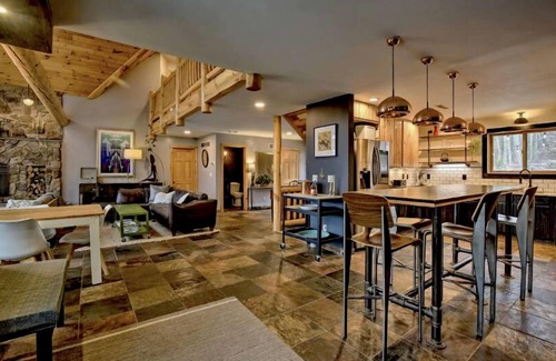 Holmes Cabin | Cozy Cabin Retreat - Close to lakes, hiking trails. Pet-Friendly, w hot tub