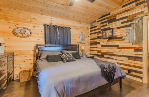 Trenton House | Cozy Cabin Retreat w/Hot Tub & Nature Views