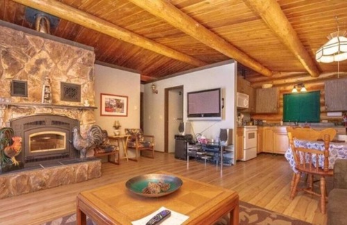 Celista Cabin | Cozy Cabin + Trailer by the Lake
