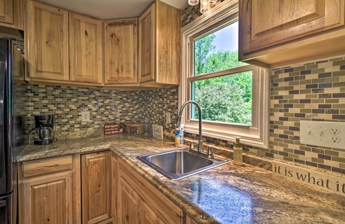 Eagle Rock Cabin | Cozy Cabin w/Patio on Craig Creek: Pets OK!