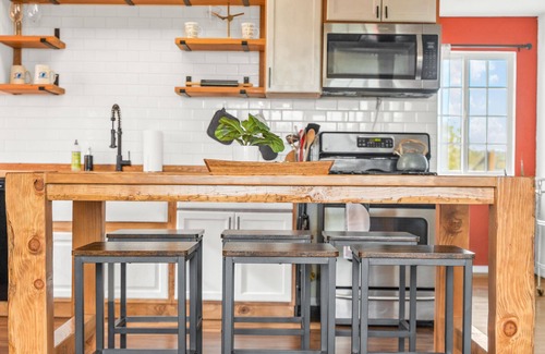Landers Cabin | Cozy Cabin with Hot Tub, Stargazing, Private & Secluded 2.5 Acres