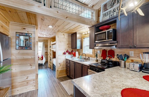 Valdez Cabin | Cozy cabin with incredible mountain & mesa views, WIFI, privacy & seclusion