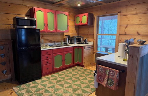 Middletown Springs Cabin | Cozy cabin with private pond near hiking, skiing, biking, fishing. Dog friendly!