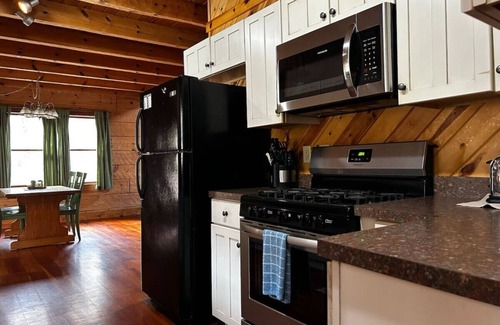 Alpine Lake Cabin | Cozy Cabin your perfect pet friendly mountain escape