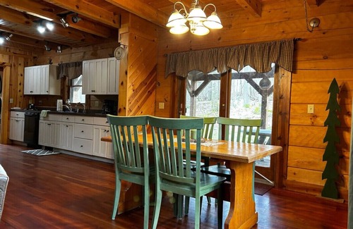 Alpine Lake Cabin | Cozy Cabin your perfect pet friendly mountain escape