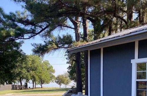 Nocona Cabin | Cozy Cabins close to the Lake