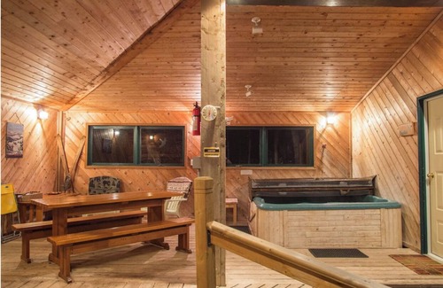 Beaver Mines Cabin | Cozy cabins that sleep 6 w/hot tub close to Castle Mountain!