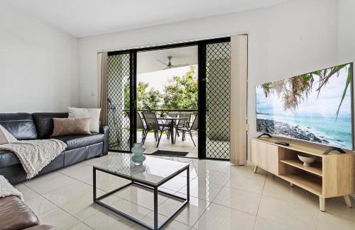 Cairns North Apartment | Cozy Cairns Stay - Near Airport, City & Esplanade
