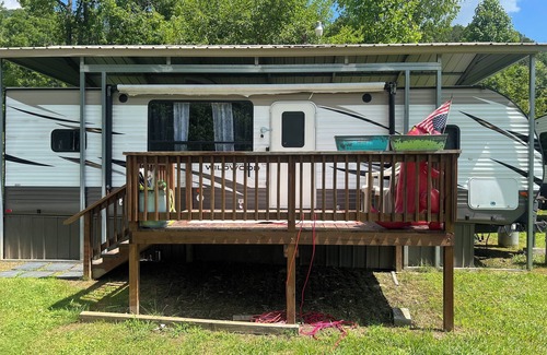 Nora RV Rental | Cozy campground in serene Coeburn with AC