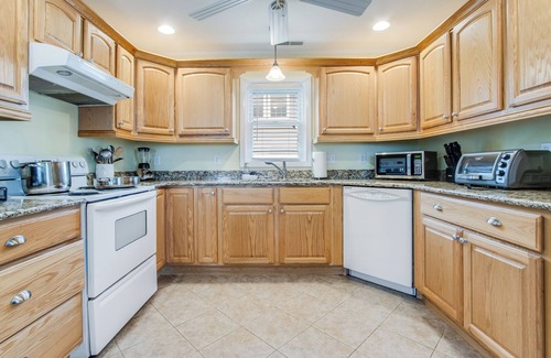 Keen-Wik On the Bay House | Cozy Canal Front Home - 3BR w/Boat slip-Fenwick