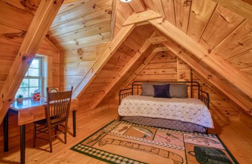 Clearwater Creek House | Cozy Carolina Private Cabin With Firepit
