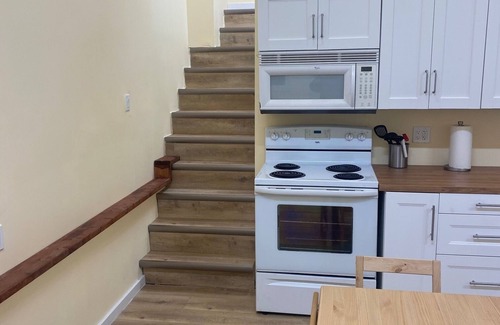 Smithers Cottage | Cozy Carriage Home with Hot Tub. Pet-Friendly!