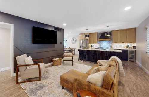 Village Grove House | Cozy Casa on Coronado