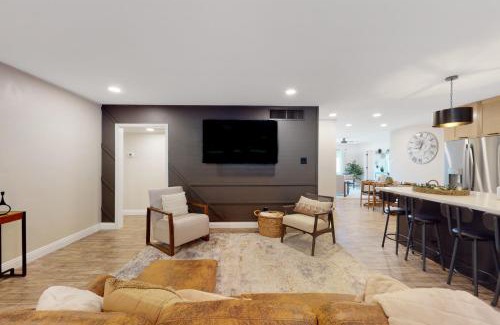 Village Grove House | Cozy Casa on Coronado