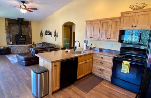 Cascade Ski Chalet | Cozy Cascade Cabin, Short Walk to the Lake!