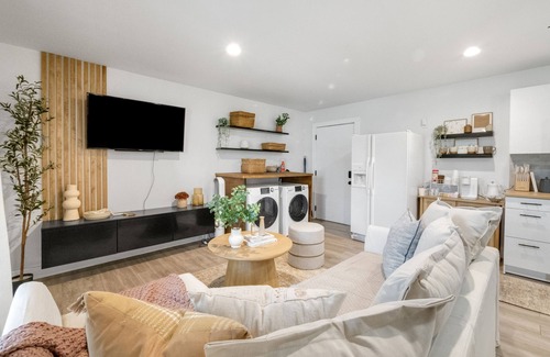 Central Arlington House | Cozy Casita in Downtown Entertainment District