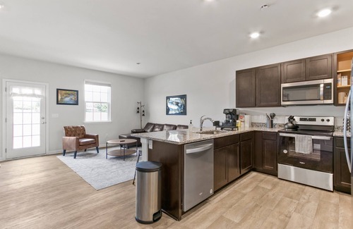 Luray House | Cozy Cavern Compounds | 2 Luray Townhomes