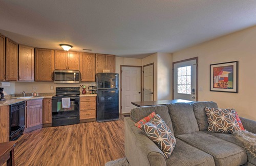 Cedar Rapids House | Cozy Cedar Rapids Pad - 2 Blocks to Mercy Care!