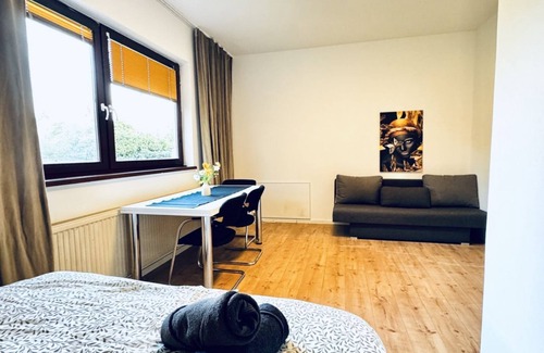 Meidling Apartment | Cozy Central 8BR Apt w/Garden & Terrace, Up to 24P