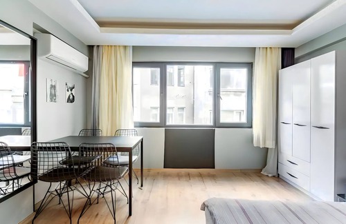 Bomonti Apartment | Cozy Central Apartment with Elevator&Patio Near Metro 2 minute walking