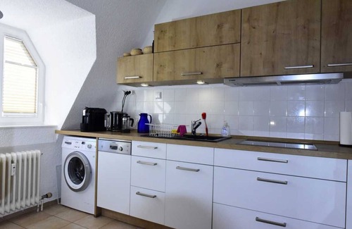 Weststadt Mittlerer Teil House | Cozy, centrally located biz apartment