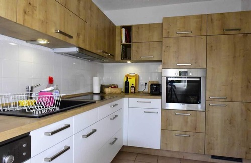 Weststadt Mittlerer Teil House | Cozy, centrally located biz apartment