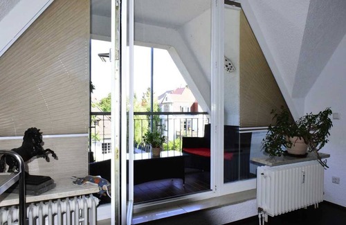 Weststadt Mittlerer Teil House | Cozy, centrally located biz apartment