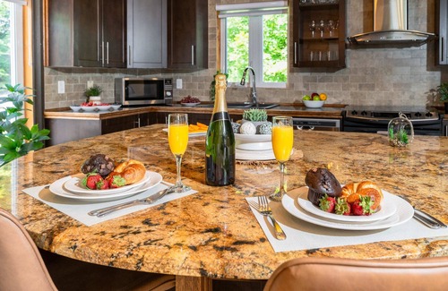Grenville-sur-la-Rouge Cottage | Cozy chalet with Pool and Spa