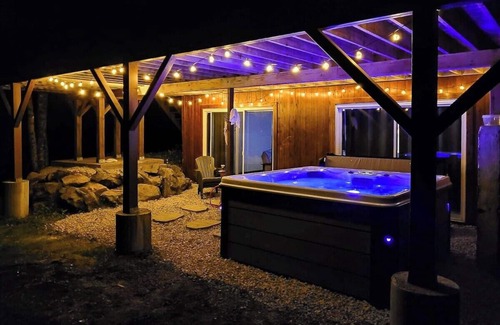 Grenville-sur-la-Rouge Cottage | Cozy chalet with Pool and Spa
