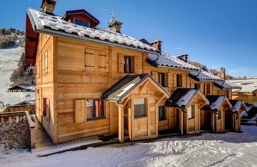 Plagne 1800 Ski Chalet | Cozy chalet in center - 10 pers, pets allowed, free WiFi