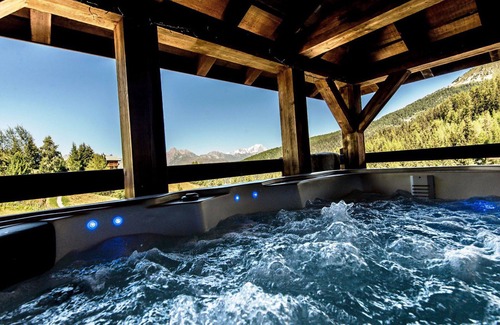 Plagne 1800 Ski Chalet | Cozy chalet with jacuzzi, sauna, and wifi, near the slopes