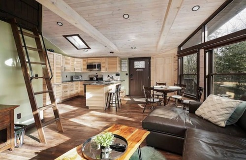 Pocono Lake House | Cozy chalet/poos/close to lake/bikes/kayak