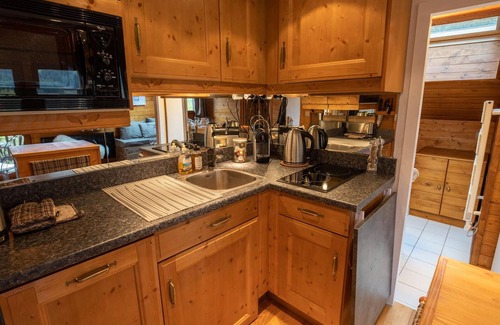 Meribel Apartment | Cozy chalet · Ski-in/ski-out · Central location · Balcony