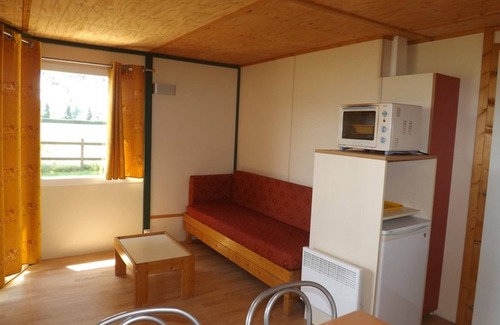 Maurs Cottage | Cozy Chalet with Heated Pool, Terrace, Near Maurs - Sleeps 4