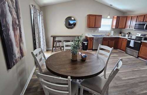 Hamilton House | Cozy Charming Cottage-Style Home