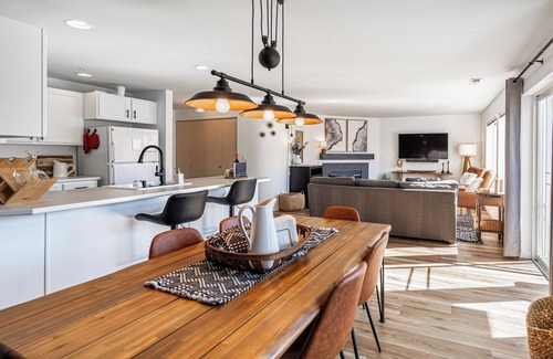 Chelan Condo | Cozy Chelan Condo, Lake & Mountain Views