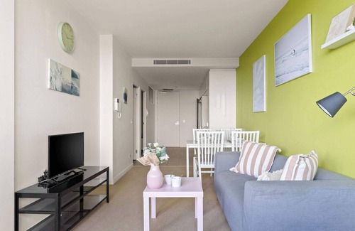 Carlton South Apartment | Cozy & Chic 2BR Apt Walk to Melbourne Central