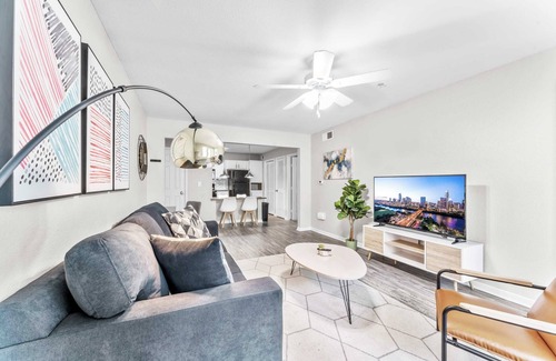 Pleasant Valley Apartment | Cozy Chic 2BR King Suite w Gym& close to DT