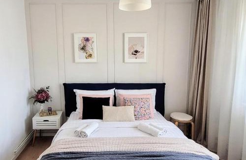 Sector 2 Apartment | Cozy City Retreat, Obor Market & Metro