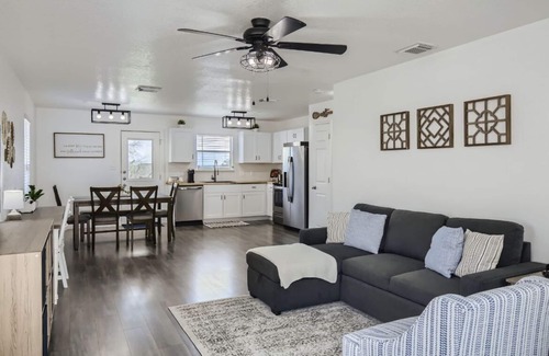 San Antonio House | Cozy & Clean 2BR w/views Lackland BMT Riverwalkn