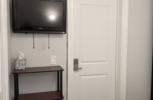 Upper Manhattan Apartment | Cozy & Clean NYC Apt Perfect for Solo Traveler