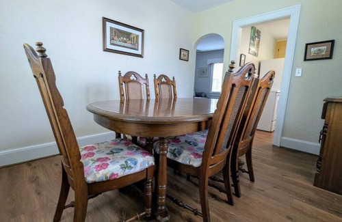Charleston House | Cozy Coastal Cottage~4br/2ba James Island Home