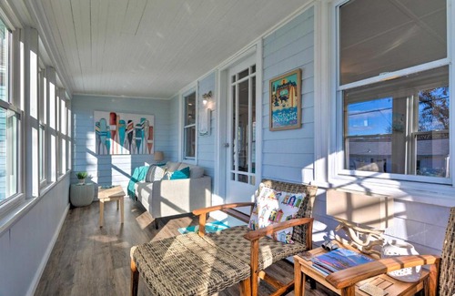 Narragansett House | Cozy Coastal Cottage 5 Mi to Narragansett Beach!